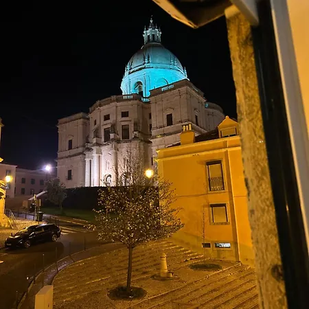 Incroyable Vue Sur Le Pantheon Dans L'alfama Лиссабон